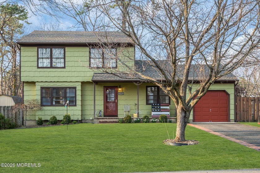 Welcome to this well maintained 3 bedroom, 2 bathroom home - Beach Home for sale in Toms River, New Jersey on Beachhouse.com