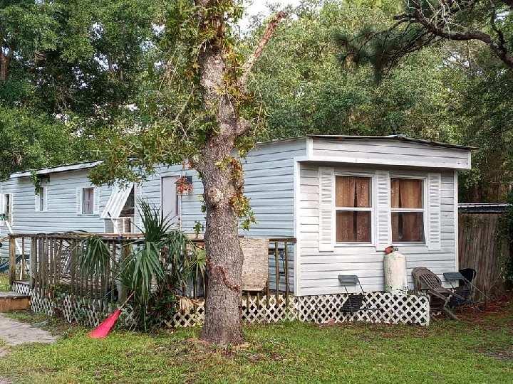 Nice, 3 bedroom mobile home on 1 lot.. Great for rental income - Beach Home for sale in Carabelle, Florida on Beachhouse.com