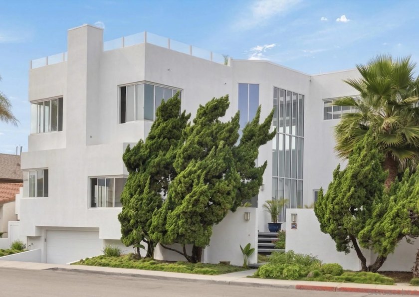 Soaring 35 feet, this custom waterfront residence with prime - Beach Home for sale in Coronado, California on Beachhouse.com