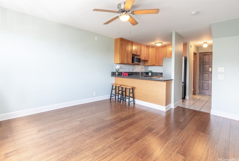 Enjoy the island lifestyle to own a spacious 2-bedroom, 1.5-bath - Beach Condo for sale in Kailua, Hawaii on Beachhouse.com