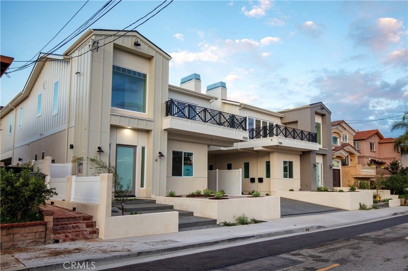 Imagine stepping into an exquisite townhouse retreat, where - Beach Townhome/Townhouse for sale in Redondo Beach, California on Beachhouse.com