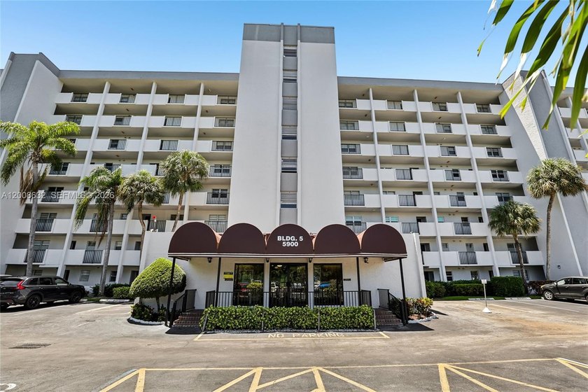 Welcome to this well-maintained condo located at 5900 NW 44th St - Beach Condo for sale in Lauderhill, Florida on Beachhouse.com