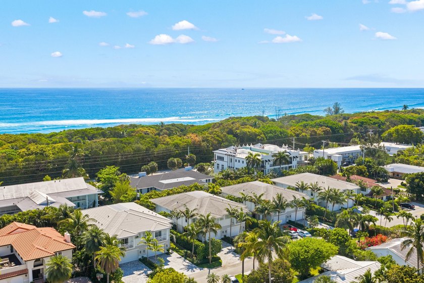 Located within the highly sought after Boca Raton Riviera and - Beach Townhome/Townhouse for sale in Boca Raton, Florida on Beachhouse.com