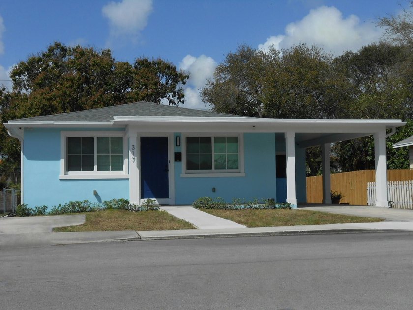 JUST LISTED! GORGEOUS THREE-BEDROOM CONCRETE-BLOCK HOME, located - Beach Home for sale in Lake Worth Beach, Florida on Beachhouse.com
