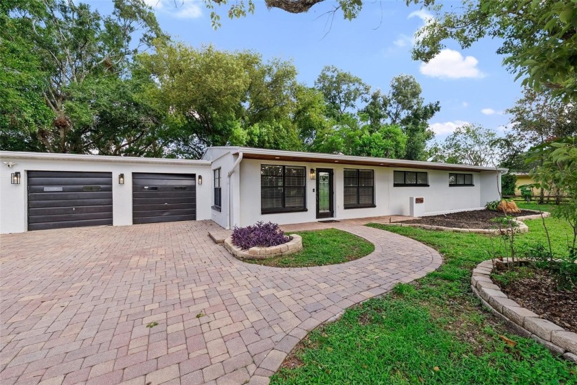 BUYERS FINANCING FELL THROUGH - BACK ON MARKET.  This property - Beach Home for sale in Tampa, Florida on Beachhouse.com