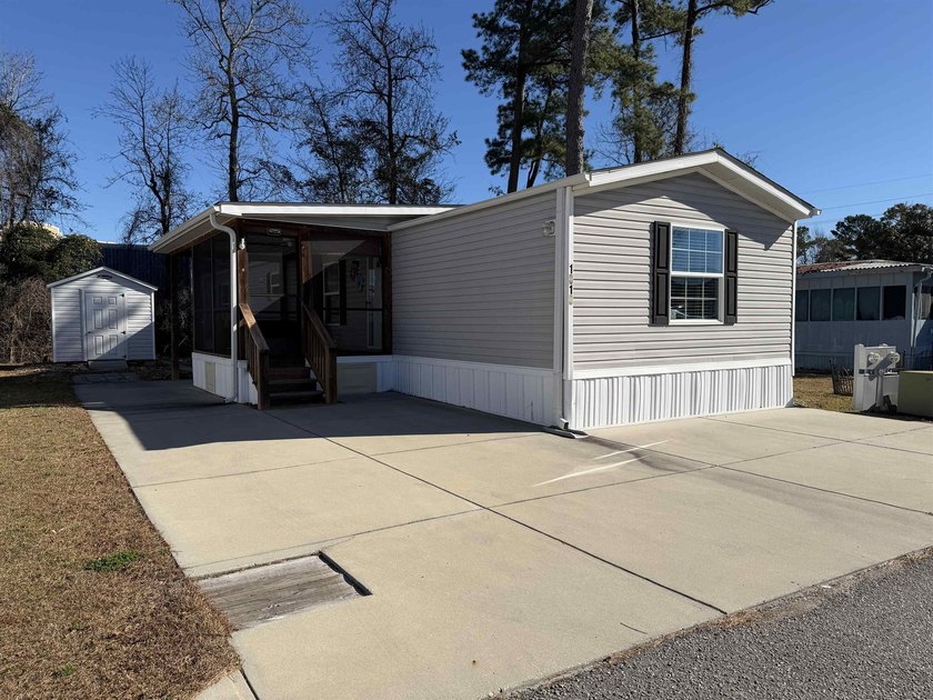 Like new (2016) 67x16, extra wide, 2 bedroom, 2 bathroom, large - Beach Home for sale in North Myrtle Beach, South Carolina on Beachhouse.com