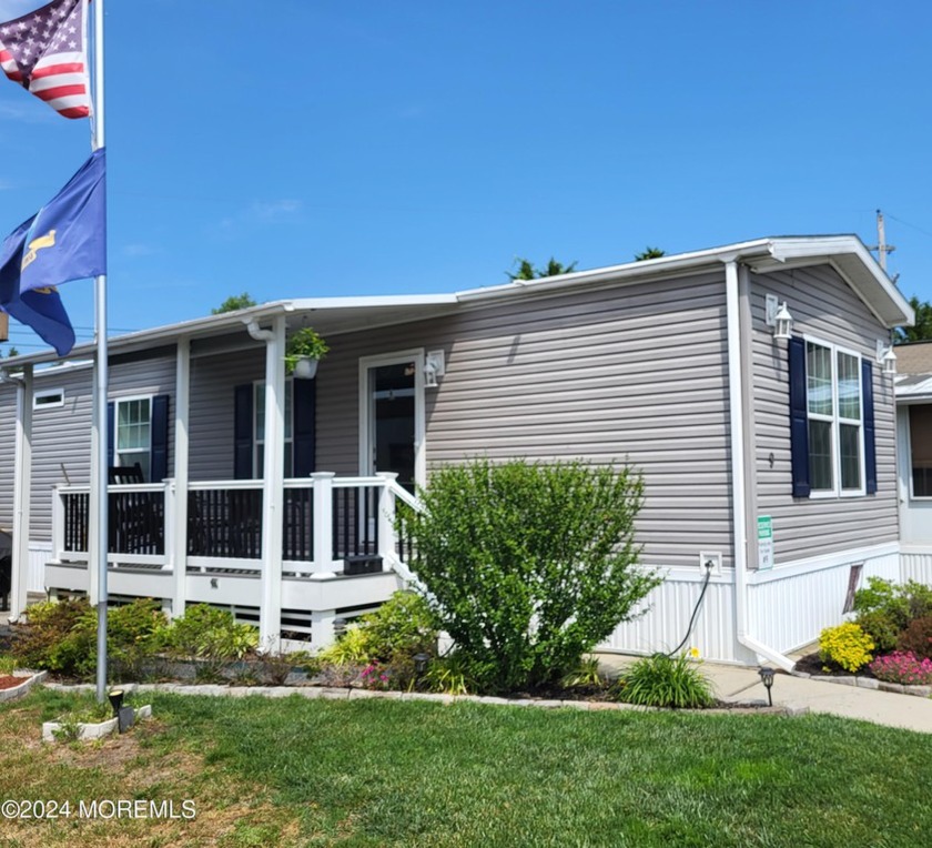 Welcome to Hazlet's desirable Shore Haven Park! This - Beach Home for sale in Hazlet, New Jersey on Beachhouse.com