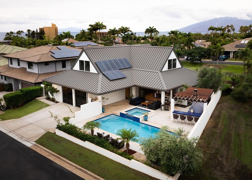 Welcome to 132 Ho'olapa, a spectacular custom-built showpiece in - Beach Home for sale in Kihei, Hawaii on Beachhouse.com