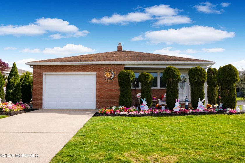 Welcome to this beautifully decorated 2-bedroom, 2-bath - Beach Home for sale in Toms River, New Jersey on Beachhouse.com