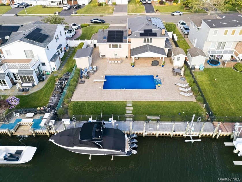 Experience the ultimate waterfront lifestyle in this beautifully - Beach Home for sale in West Islip, New York on Beachhouse.com