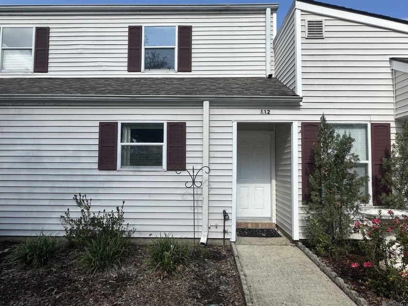 Why rent when you can own this beautifully partially updated 2- - Beach Condo for sale in Slidell, Louisiana on Beachhouse.com