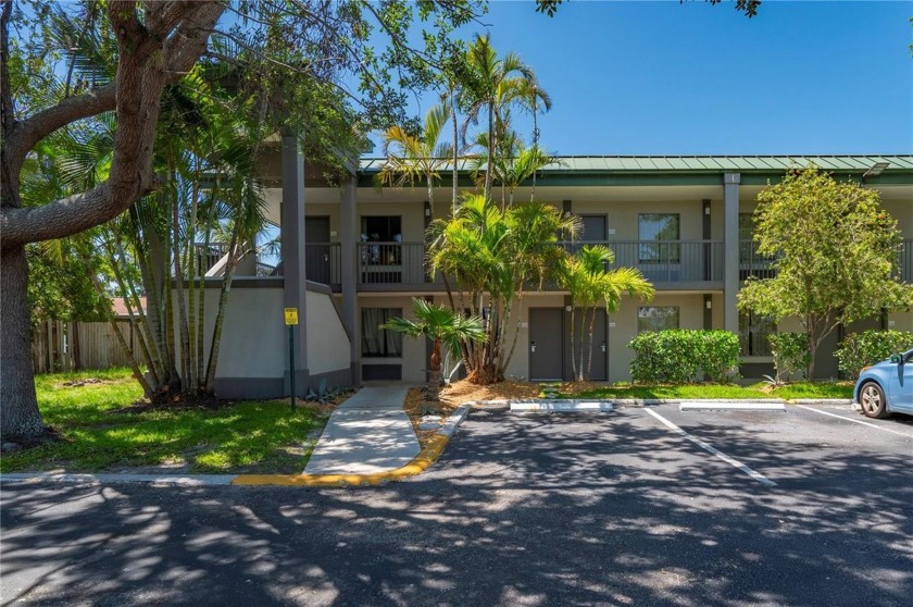 Turnkey investment opportunity or personal vacation - Beach Condo for sale in Sarasota, Florida on Beachhouse.com