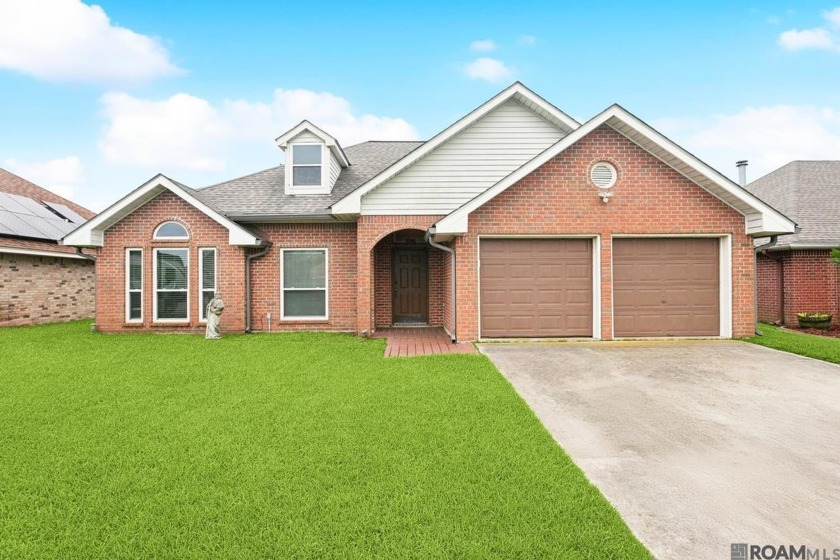 A slice of waterfront paradise in the heart of Eden Isles! This - Beach Home for sale in Slidell, Louisiana on Beachhouse.com