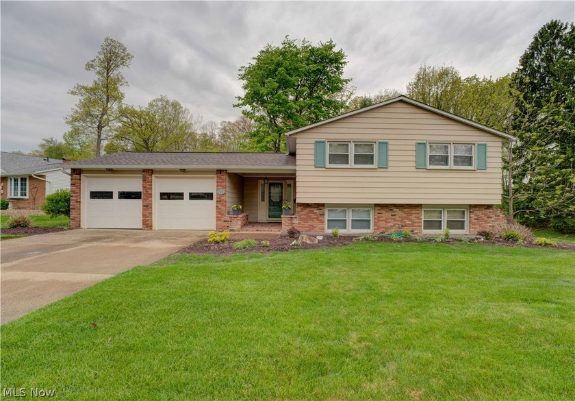 Welcome to this beautifully updated, move-in ready 4-bedroom - Beach Home for sale in Huron, Ohio on Beachhouse.com
