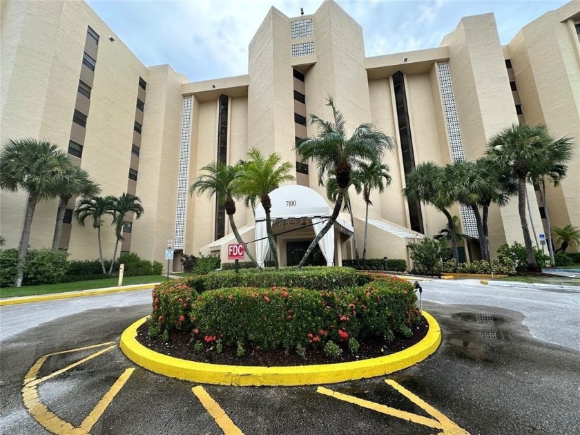 This inviting and spacious retirement home features a - Beach Condo for sale in Lauderhill, Florida on Beachhouse.com