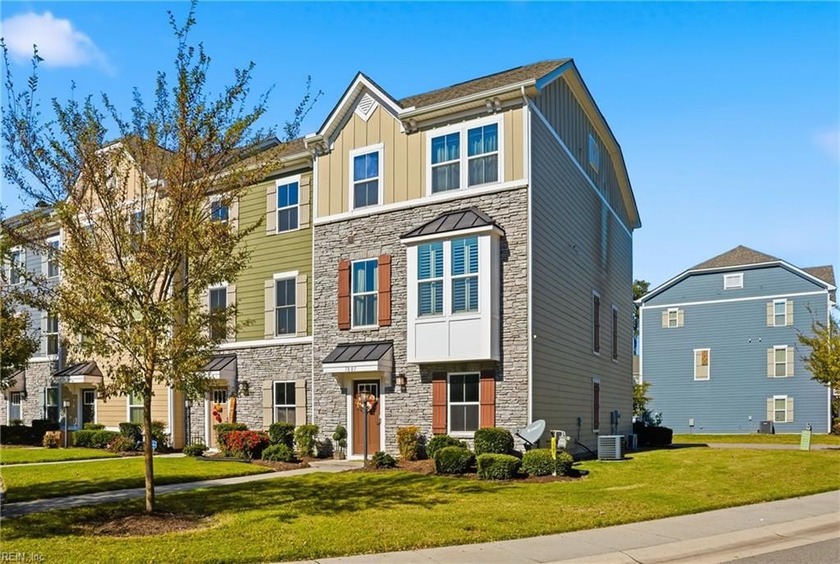 Welcome home to this stunning 3-story end unit condo in - Beach Condo for sale in Chesapeake, Virginia on Beachhouse.com