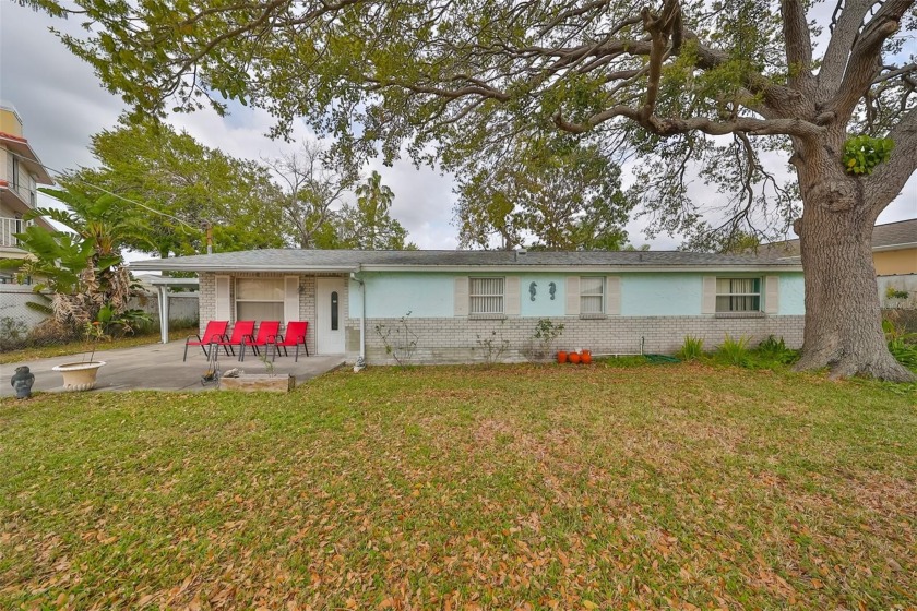 Under contract-accepting backup offers. Boater's Paradise! Rare - Beach Home for sale in Gibsonton, Florida on Beachhouse.com