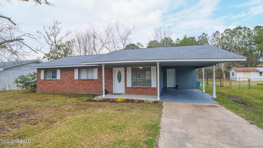 Move in ready home located in the Long Beach School district - Beach Home for sale in Long Beach, Mississippi on Beachhouse.com