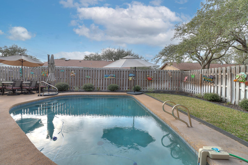 Private in-ground pool! 3 bedroom, 2 bath home in the heart of - Beach Vacation Rentals in Rockport, Texas on Beachhouse.com