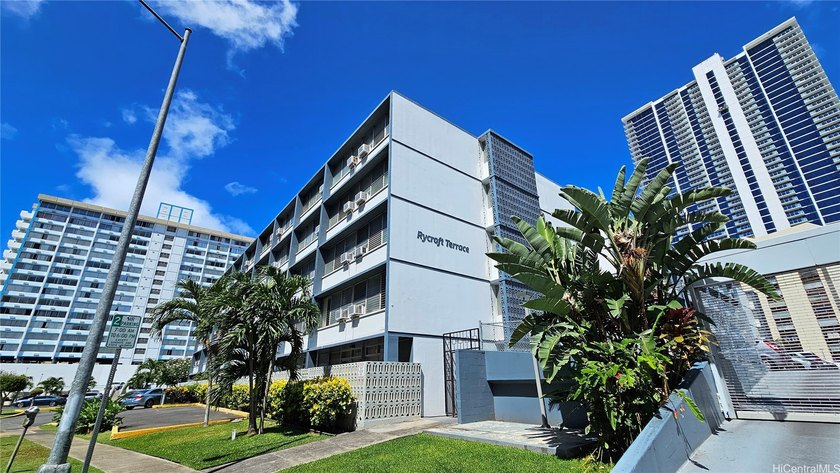 Welcome to RYCRLOFT TERRACE ... IT IS CONVENIANTLY located in - Beach Condo for sale in Honolulu, Hawaii on Beachhouse.com