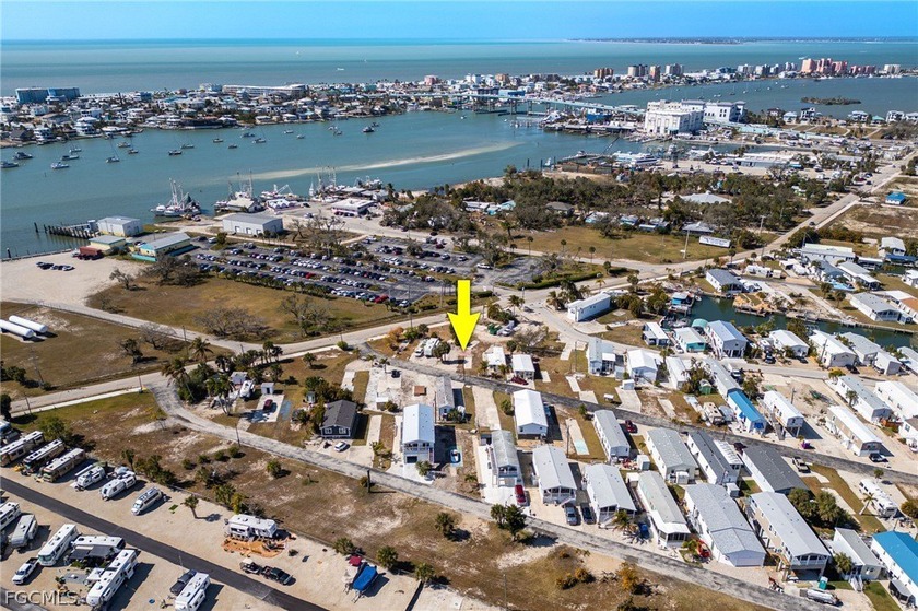 BEST DEAL IN WALKING DISTANCE TO THE BEST RESTAURANTS IN TOWN! - Beach Lot for sale in Fort Myers Beach, Florida on Beachhouse.com