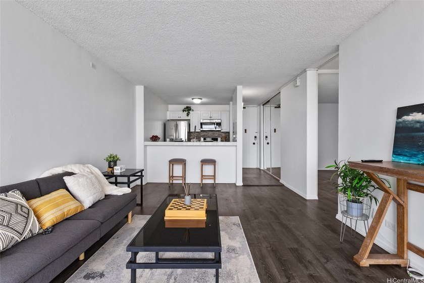 Welcome to Pearl One #18A, a move-in ready corner residence - Beach Condo for sale in Aiea, Hawaii on Beachhouse.com