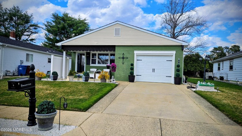COME TAKE A LOOK AT THIS LOVELY LAKEVIEW MODEL IN HOLIDAY CITY - Beach Home for sale in Toms River, New Jersey on Beachhouse.com