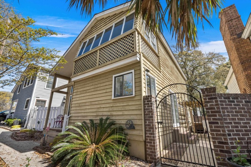 Beautifully remodeled and fully furnished 3 bedroom, 2 bath home - Beach Home for sale in North Myrtle Beach, South Carolina on Beachhouse.com