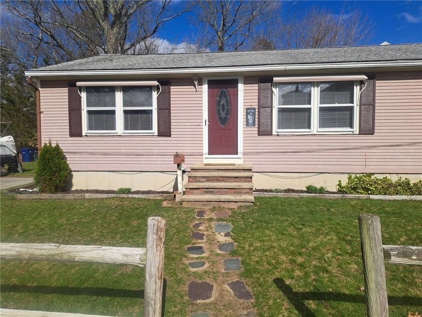 Opportunity Knocks! Sold to settle estate. Needs some updates - Beach Home for sale in Warwick, Rhode Island on Beachhouse.com