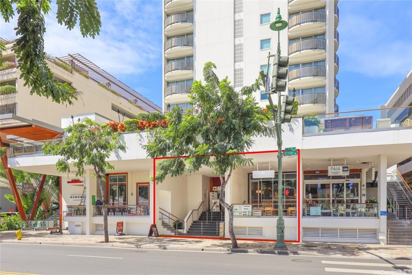 Turn-key restaurant in the heart of Waikiki with great foot - Beach Commercial for sale in Honolulu, Hawaii on Beachhouse.com