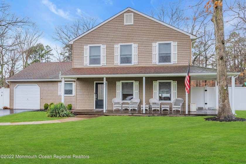 Welcome home to this beautiful colonial on an oversized lot - Beach Home for sale in Toms River, New Jersey on Beachhouse.com