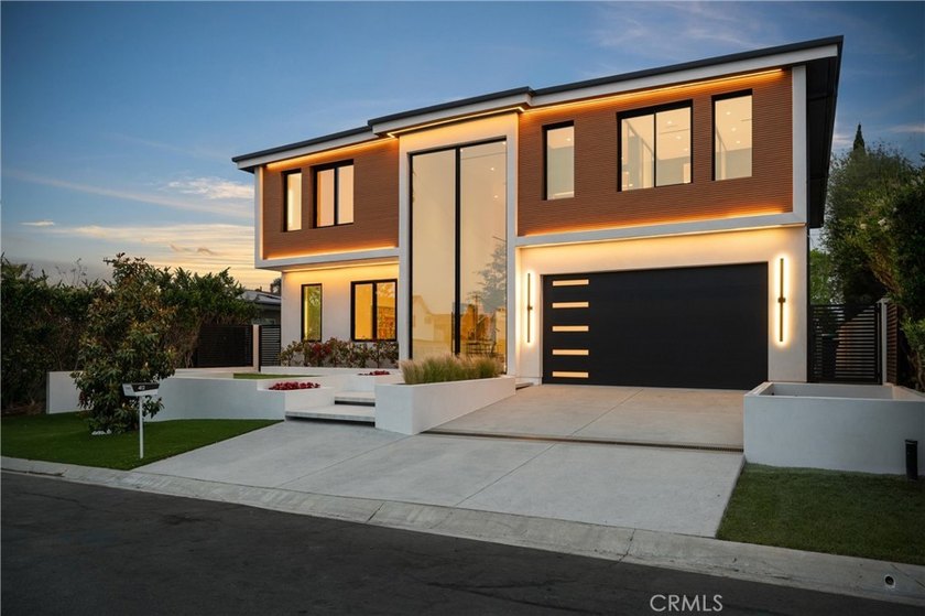 A bold expression of contemporary luxury, this exceptional new - Beach Home for sale in Newport Beach, California on Beachhouse.com