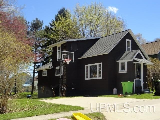 Cozy and comfortable 2 bedroom 1 bath home on spacious double - Beach Home for sale in Munising, Michigan on Beachhouse.com