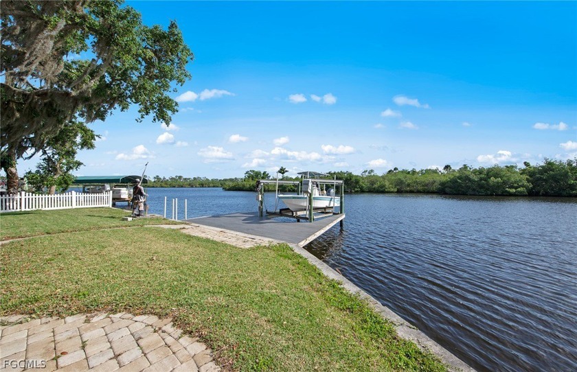 We offer an amazing opportunity to own almost 3/4 acre of river - Beach Home for sale in Fort Myers, Florida on Beachhouse.com