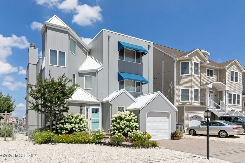 NORMANDY BEACH Bayfront Contemporary-style home offers over 2 - Beach Home for sale in Normandy Beach, New Jersey on Beachhouse.com