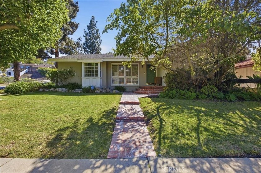Nestled on a picturesque, tree-lined street, this one story cozy - Beach Home for sale in Rancho Palos Verdes, California on Beachhouse.com