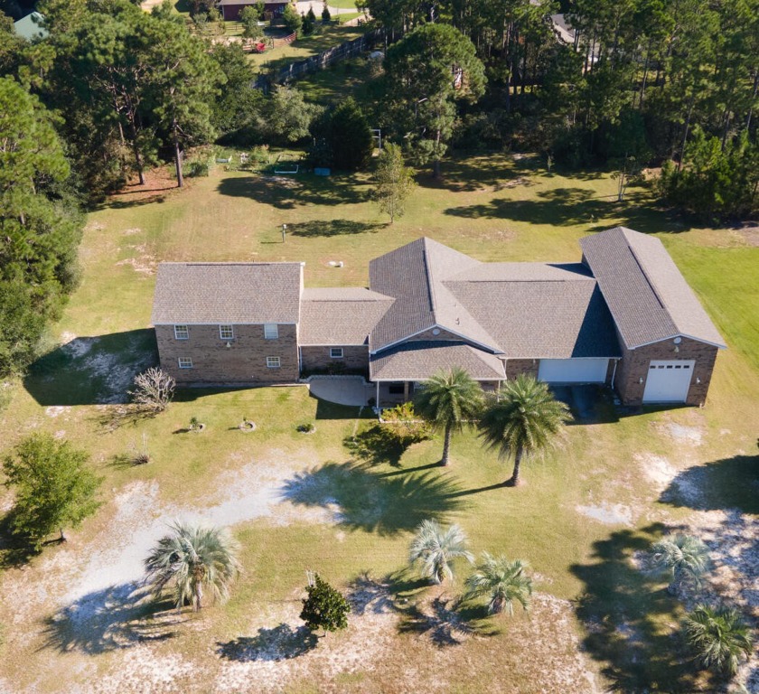 Welcome to this sprawling 5 bed/3.5 bath home that sits on over - Beach Home for sale in Navarre, Florida on Beachhouse.com