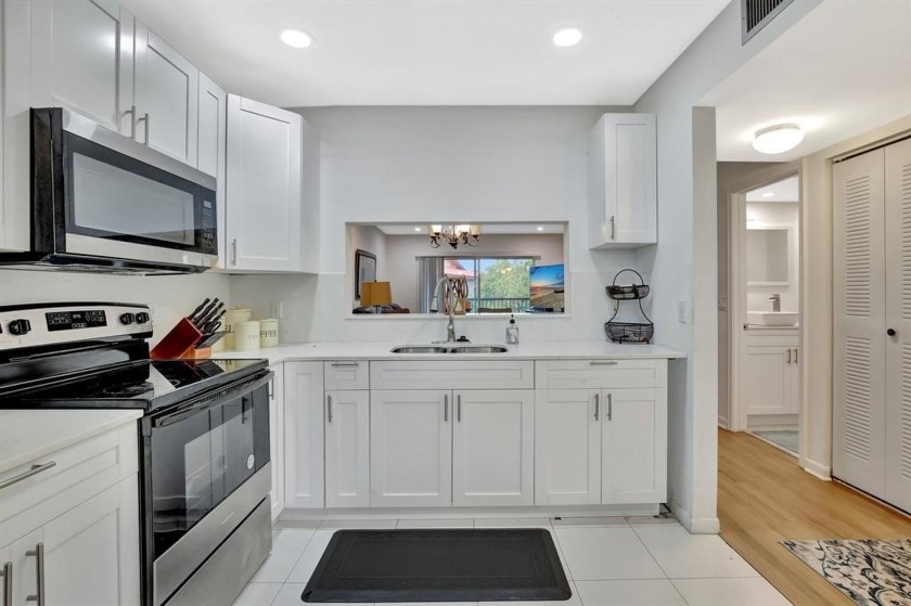 This  2 bd /1.5 bath features laminated floors throughout - Beach Condo for sale in Pembroke Pines, Florida on Beachhouse.com