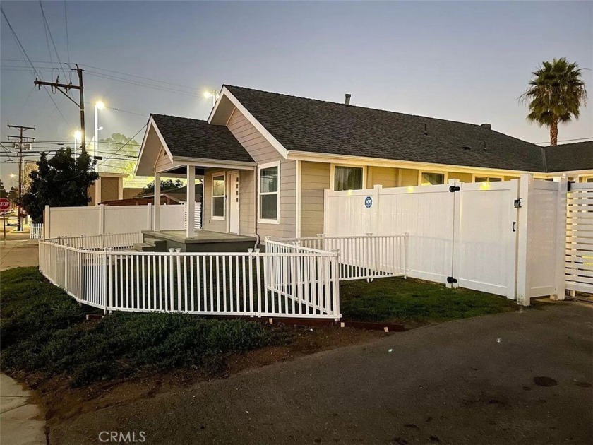 *** GREAT INVESTMENT OPPORTUNITY*** Wonderful opportunity to own - Beach Home for sale in Costa Mesa, California on Beachhouse.com