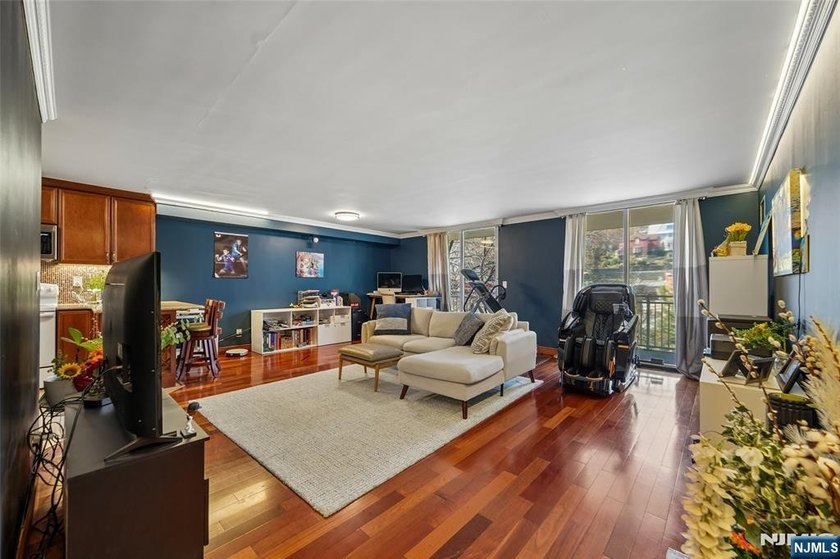 Welcome to 'Admiral's Walk' condo community. This massive 1 - Beach Condo for sale in Edgewater, New Jersey on Beachhouse.com