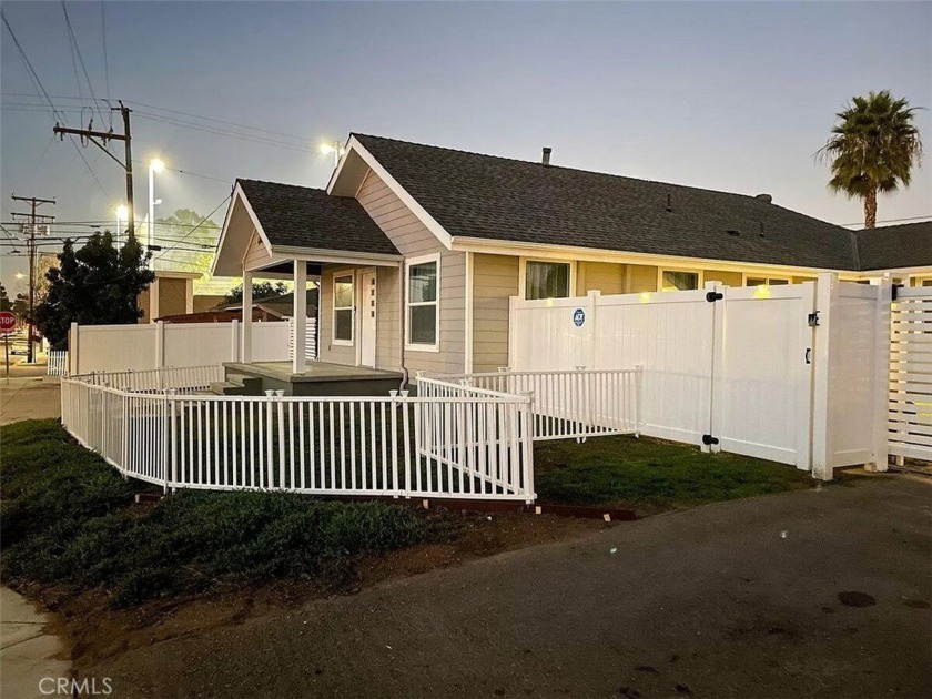 *** GREAT INVESTMENT OPPORTUNITY*** Wonderful opportunity to own - Beach Home for sale in Costa Mesa, California on Beachhouse.com