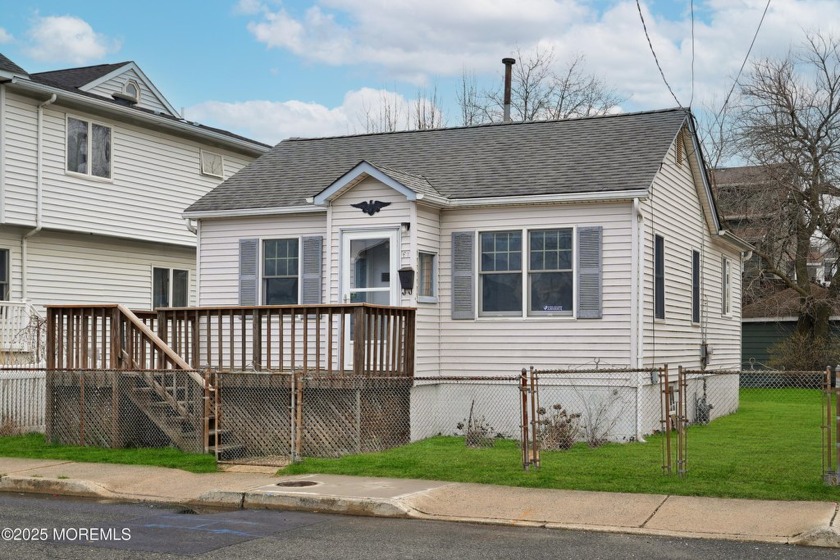 Adorable 2-bedroom cottage style home in a prime location - Beach Home for sale in Highlands, New Jersey on Beachhouse.com