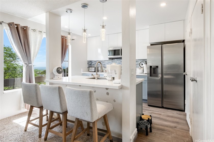 Welcome home to this breezy 2-bedroom, 1-bath unit with 2 - Beach Condo for sale in Kapolei, Hawaii on Beachhouse.com