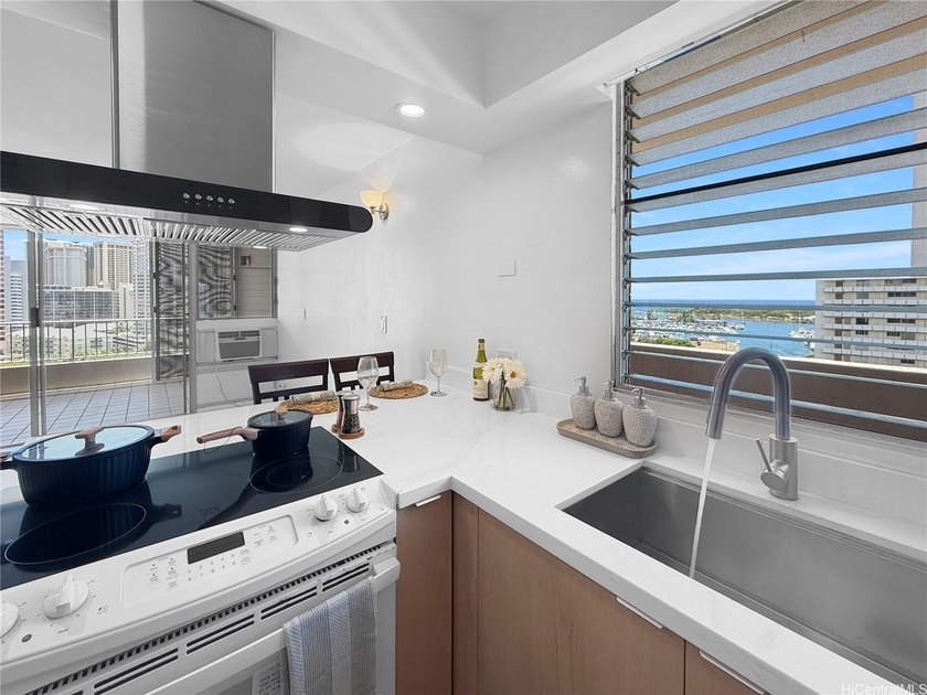 First Open House 5/10 2:00 to 5:00pm || High-floor corner unit - Beach Condo for sale in Honolulu, Hawaii on Beachhouse.com
