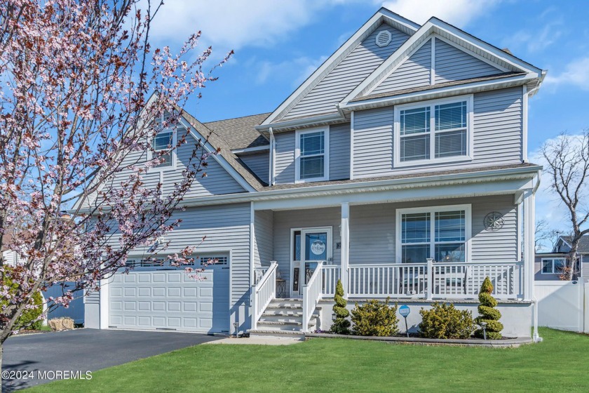 Beautifully updated five year old colonial.  When you walk in - Beach Home for sale in Toms River, New Jersey on Beachhouse.com