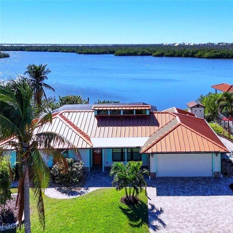 Must see this TURNKEY, newly furnished, tranquil bay waterfront - Beach Home for sale in St. James City, Florida on Beachhouse.com
