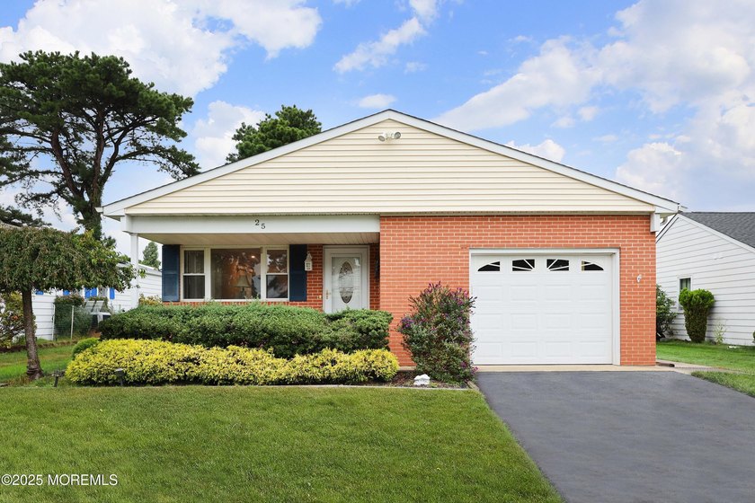 Welcome to easy living in this beautifully updated 2 bed, 2 bath - Beach Home for sale in Toms River, New Jersey on Beachhouse.com
