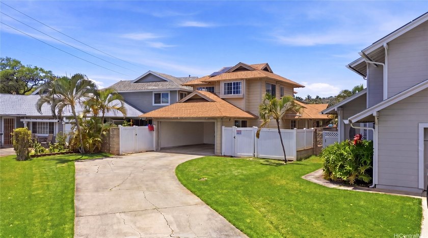 Welcome to this beautifully updated home in the Kumu Iki - Beach Home for sale in Kapolei, Hawaii on Beachhouse.com