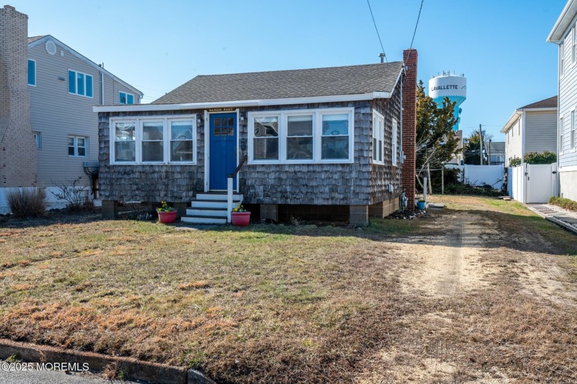 Prime Location! This charming bayside cottage sits on one of - Beach Home for sale in Lavallette, New Jersey on Beachhouse.com