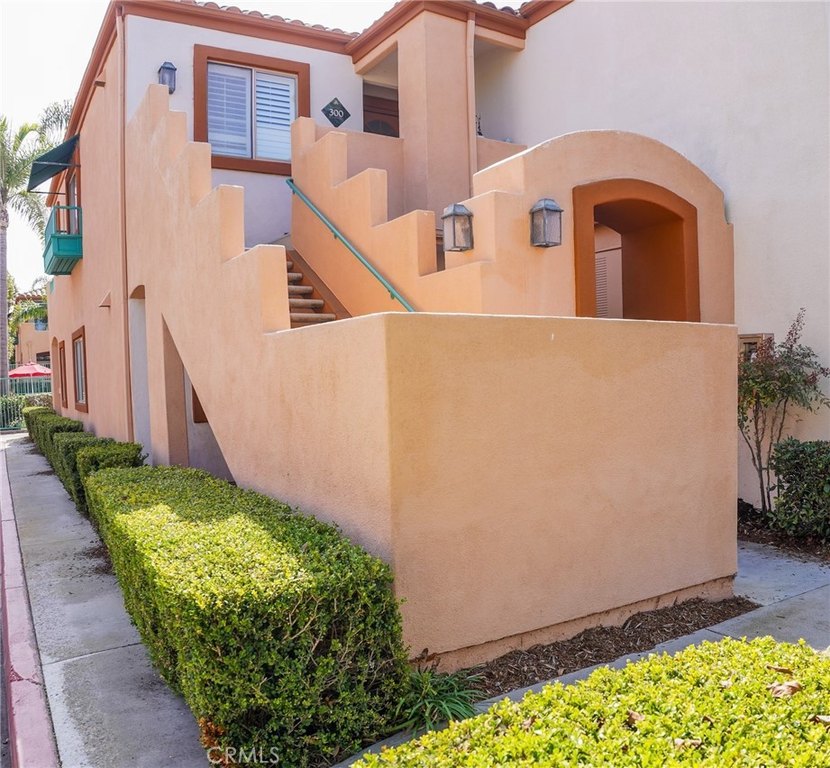 Welcome to this charming ground-level 2-bedroom, 2-bath condo - Beach Condo for sale in Newport Beach, California on Beachhouse.com